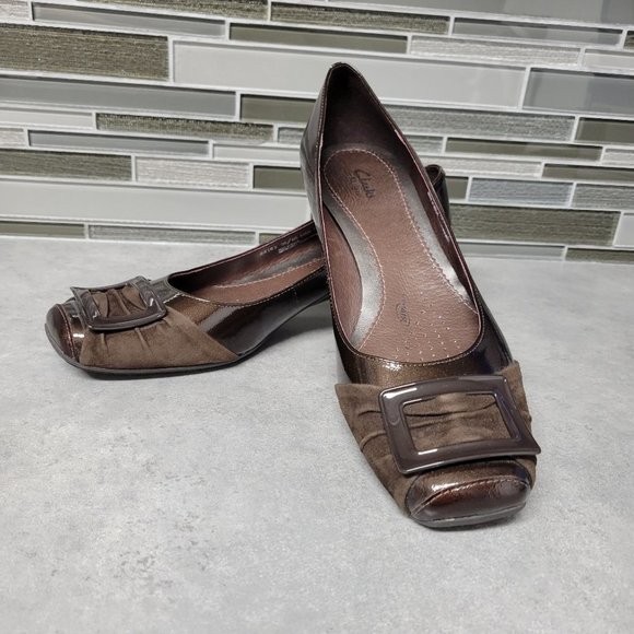 11 Clarks Artisan Brown Leather and Suede Slip On Shoes - Picture 2 of 10